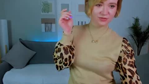 bellasmittssy online show from April 15, 9:32 am