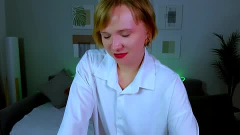 bellasmittssy online show from April 18, 10:29 am