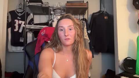 bellawest688986 online show from June 11, 9:28 am