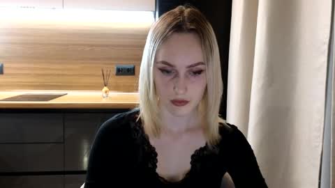 Belle online show from April 4, 5:01 pm