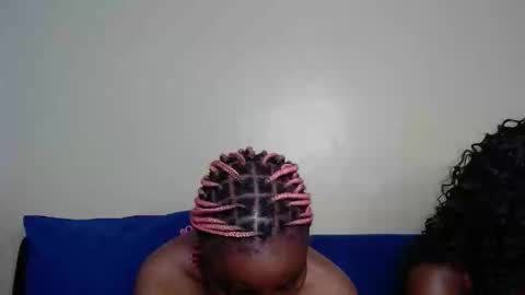 berries_lee online show from December 2, 12:18 pm