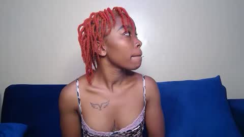 berries_lee online show from September 23, 1:37 am