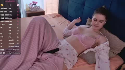 berrybitte online show from April 10, 7:03 am