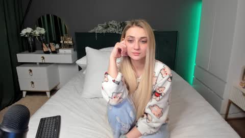 Amelia Ami Free Lovense control in pvt online show from December 14, 3:47 pm