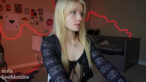 Snapshot of bestblondiiecb chatting on January 25, 5:04 pm Chloe Next stream on Friday online show from January 25, 5:04 pm
