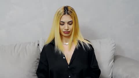 bethierusse online show from January 19, 9:55 pm