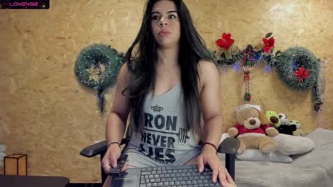 Snapshot of biancastrongg chatting on December 31, 2:19 am Biancastrong.. IGThebiancastrong online show from December 31, 2:19 am
