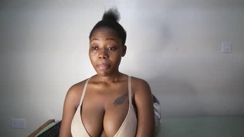 bigassmello_ online show from April 12, 9:56 am