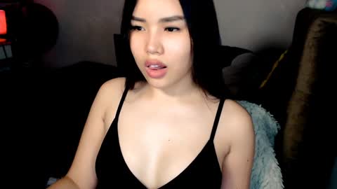 Mia online show from December 15, 11:23 am