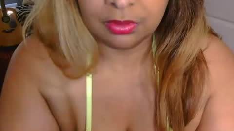 Mochas 42HH Room online show from October 19, 1:46 pm