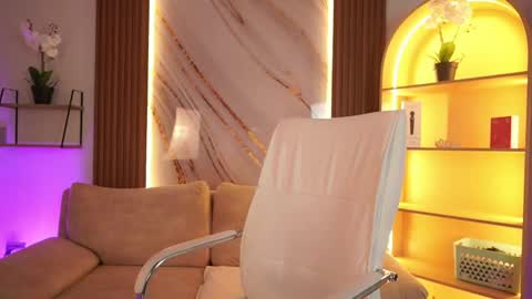 billiebrownn online show from April 20, 7:06 pm