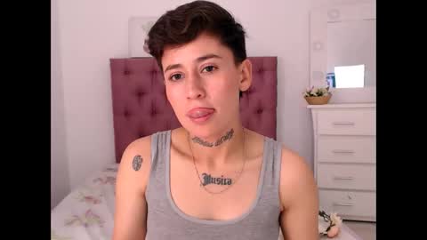 billielovee online show from March 14, 3:35 pm