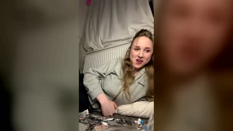 bimboiiii online show from March 24, 8:58 pm