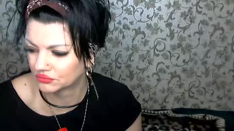 black_hot_01 online show from November 28, 8:17 am