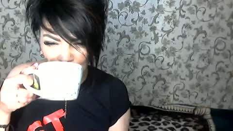 black_hot_01 online show from November 8, 7:13 am