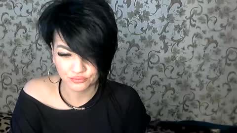 black_hot_01 online show from October 6, 6:30 am