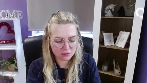 Z O E Y online show from February 19, 8:58 am