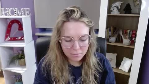 Z O E Y online show from November 7, 5:57 am