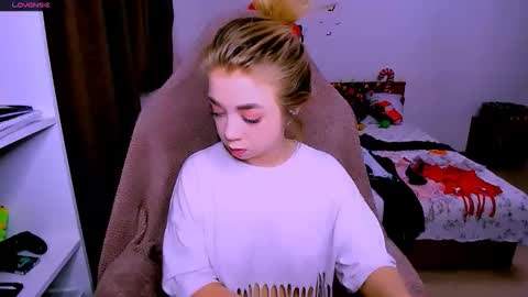 Nicole online show from December 14, 6:19 am