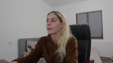 blonde4pasion online show from December 6, 7:55 pm