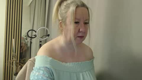 Nicole online show from February 18, 4:22 am