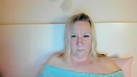 Nicole online show from December 18, 6:12 pm