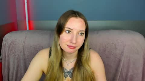 blondyjolly online show from April 9, 6:19 am