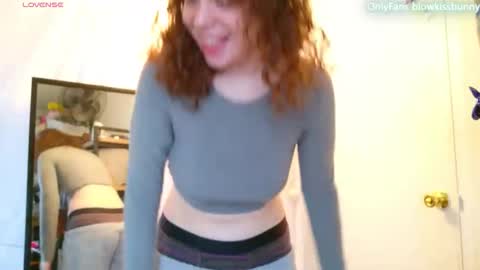 Blow Kiss Bunny online show from April 9, 8:58 pm