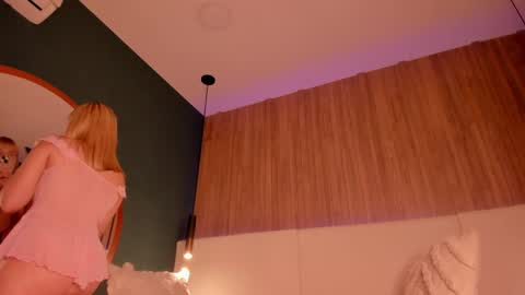 blue_anngel online show from May 24, 1:37 am