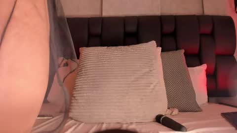 blue_anngel online show from February 18, 1:59 am