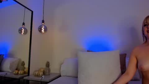 blue_anngel online show from September 16, 12:51 am