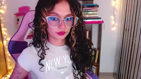 Im Abril .. Nice to meet you  thumb up me please its important  INDEPENDENT MODEL online show from April 28, 2:20 am