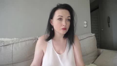 Snapshot of blueeyeess chatting on December 18, 10:08 am Alina online show from December 18, 10:08 am