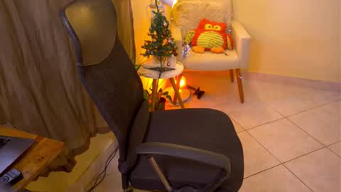 FLORAA online show from December 14, 8:03 pm