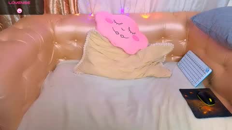 Mia online show from February 3, 6:22 am