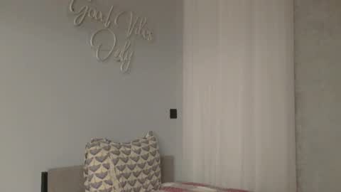 bonne_chance online show from October 8, 4:00 pm