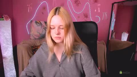 bonnie_crystal online show from April 19, 10:15 am