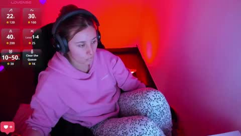 Bonnie Help me reach 500 likes online show from March 31, 9:15 pm