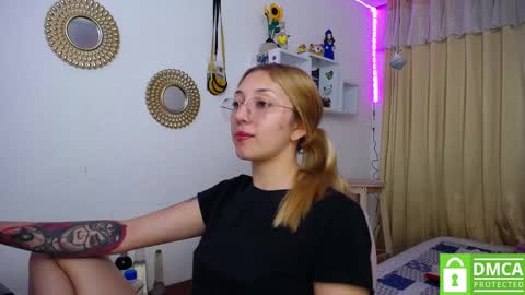 Soffy Brooks Independent model online show from February 21, 7:33 am