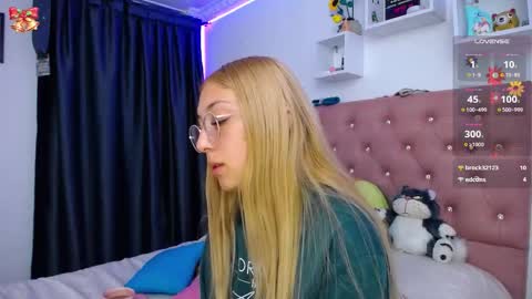 Soffy Brooks Independent model online show from November 20, 5:41 am