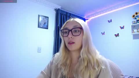 Soffy Brooks Independent model online show from April 22, 3:47 am