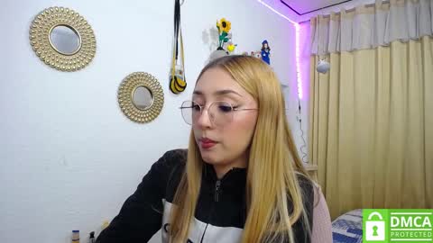 Soffy Brooks Independent model online show from February 18, 6:15 am