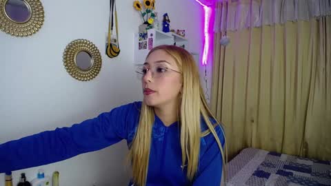 Soffy Brooks Independent model online show from January 4, 4:12 am