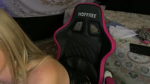 BossMom online show from October 18, 12:03 am