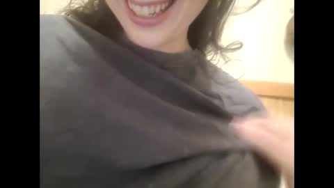 Snapshot of bouncyqueenmajesty chatting on September 24, 6:18 pm Bouncy Queen Majesty online show from September 24, 6:18 pm