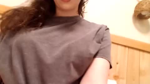 Snapshot of bouncyqueenmajesty chatting on September 18, 7:01 pm Bouncy Queen Majesty online show from September 18, 7:01 pm