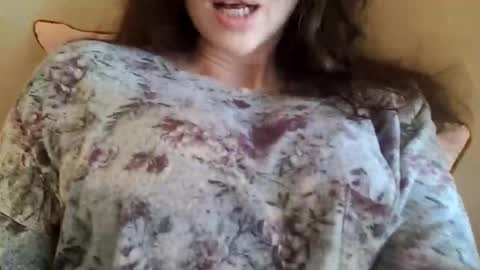 Snapshot of bouncyqueenmajesty chatting on February 10, 6:45 pm Bouncy Queen Majesty online show from February 10, 6:45 pm