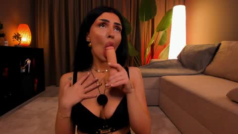 Lunaria online show from April 2, 3:15 am