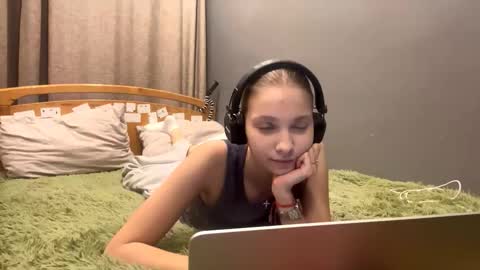 Alice online show from December 3, 3:58 pm