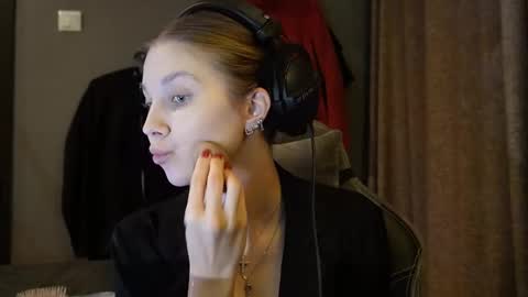 Alice online show from November 16, 3:56 pm